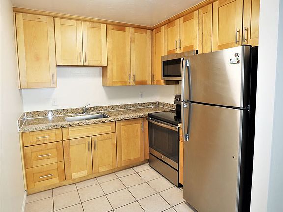 5th image of 1587 Oxford St Unit 15