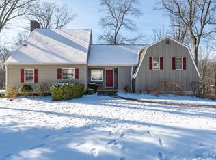 32 Hunt Farm Rd, Waccabuc, NY 10597