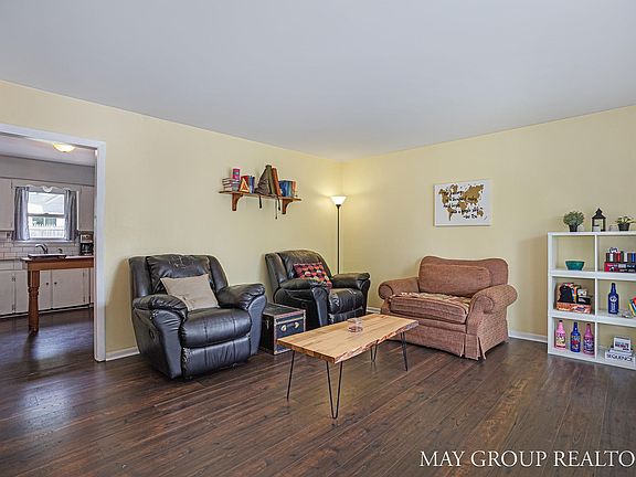 3rd image of 1723 Herrick Ave NE