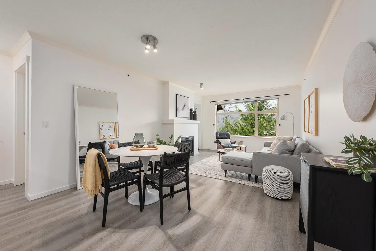 300 Klahanie Dr #401 photo 1