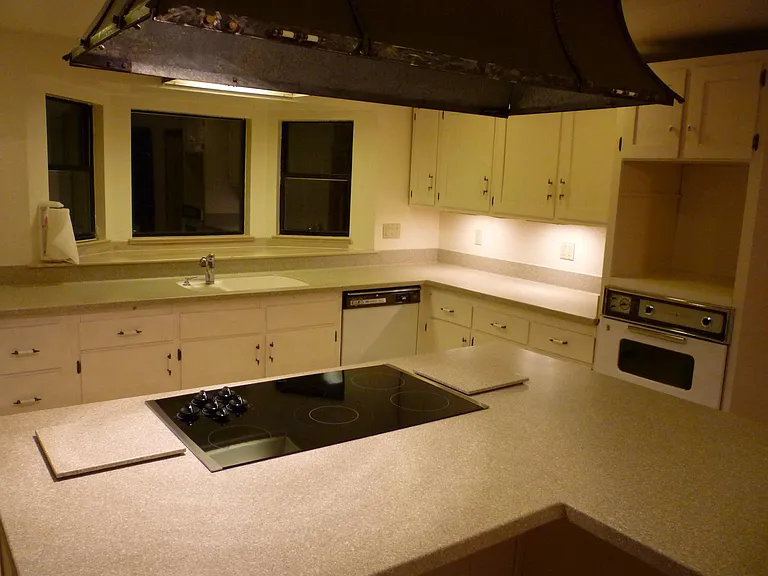 Kitchen with stove, oven and dishwasher