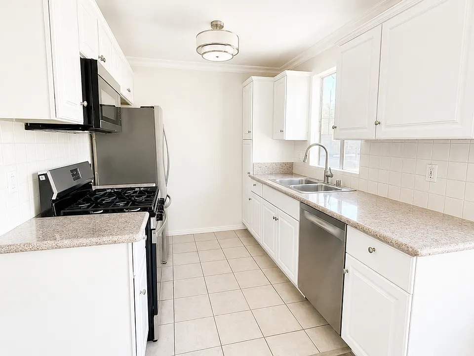 5245 Bakman Ave #2