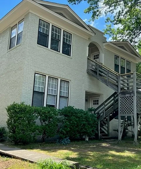 Cromwell Court — Photo 2