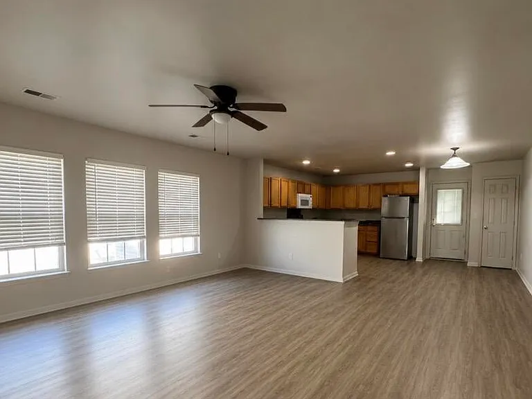218 Wildberry Ln — Photo 2