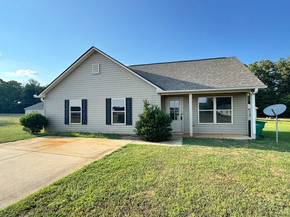 330 Sunlight Cir, Talladega, AL 35160