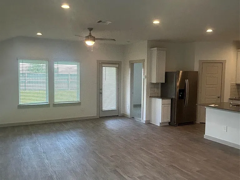 215 Dusty Bridle Ln — Photo 4
