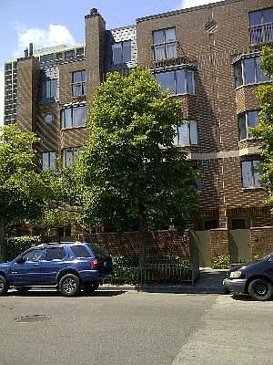 1st image of 1720 N La Salle Dr APT 25
