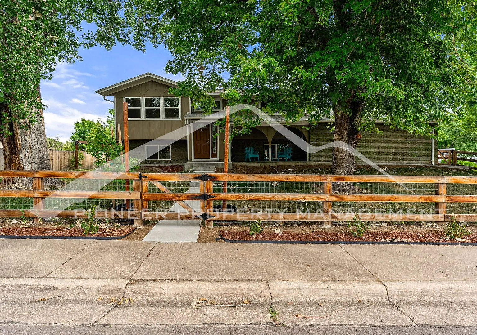 Spacious Home with 2 Car Garage and Central Air! — Photo 2