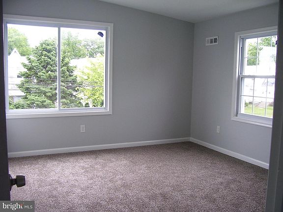 4th image of 1518 Yagle Ave