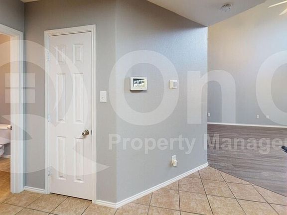 5th image of 9984 Fleetwood Dr