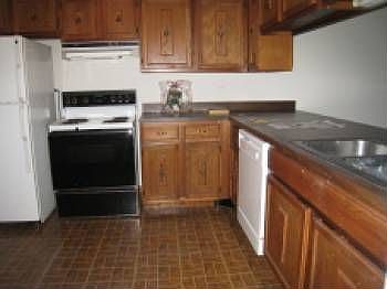 2nd image of 810 E Glenwood Dyer Rd
