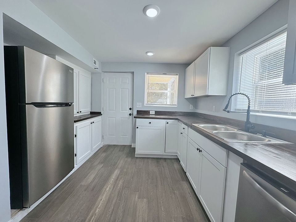1st image of 621 Robertson St #0
