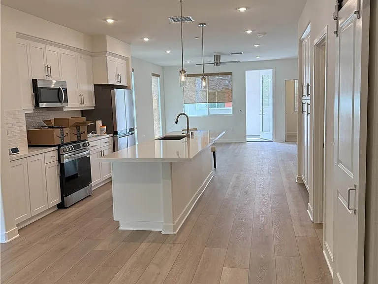 1816 E 1st St #450 — Photo 12