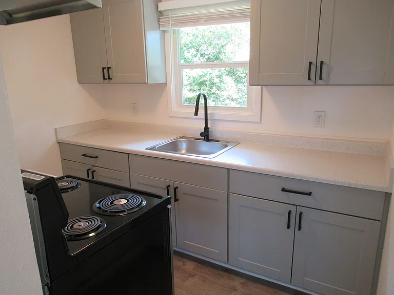 1385 Hines St SE #C — Photo 6
