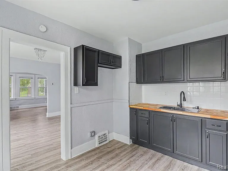 5217 Lakeview St — Photo 10