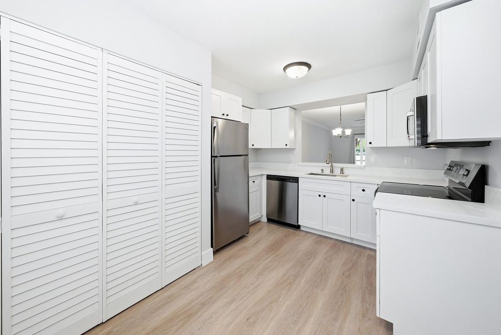 2214 S Cypress Bend Drive #106, photo 6