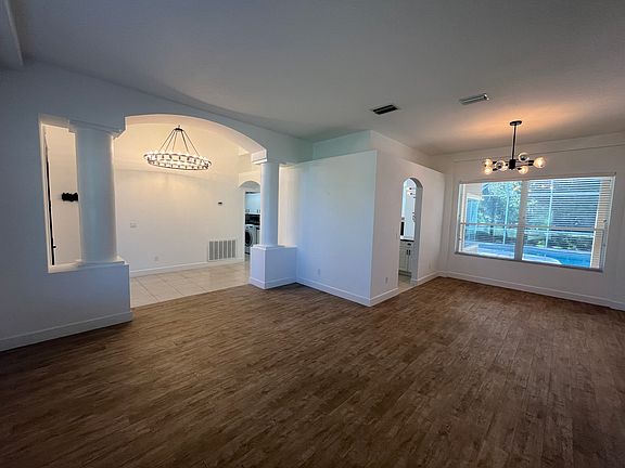 4th image of 1220 Hampstead Ln