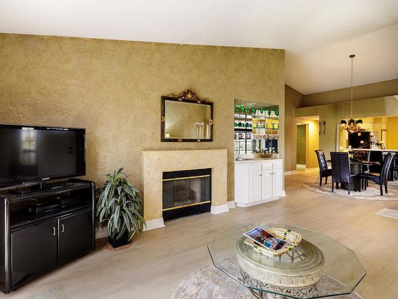 5th image of 472 Evergreen Ash Dr