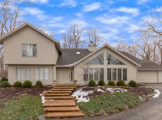 415 Deerpath W, Fontana, WI