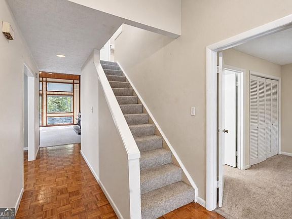 5th image of 191 Woodstone Dr