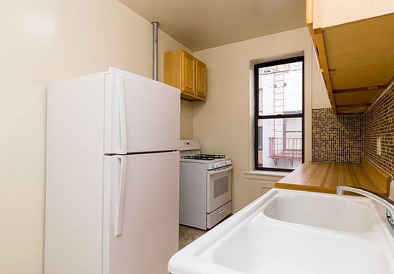4th image of 190 E 21st St APT 7D