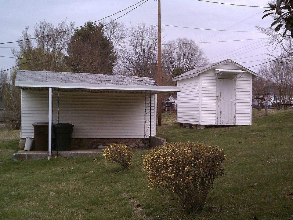 2nd image of 1400 Maple St