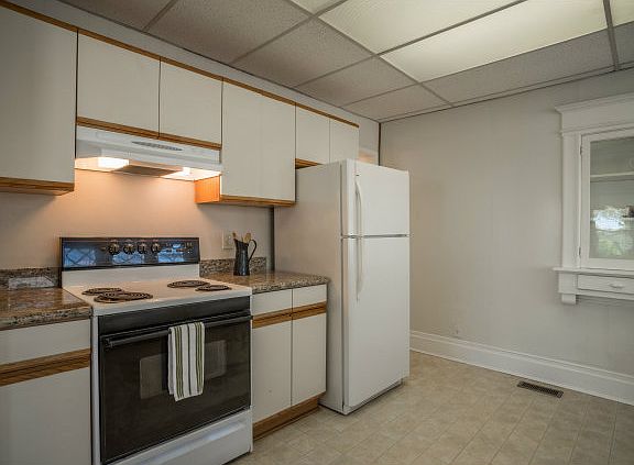 5th image of 333 Menker Ave