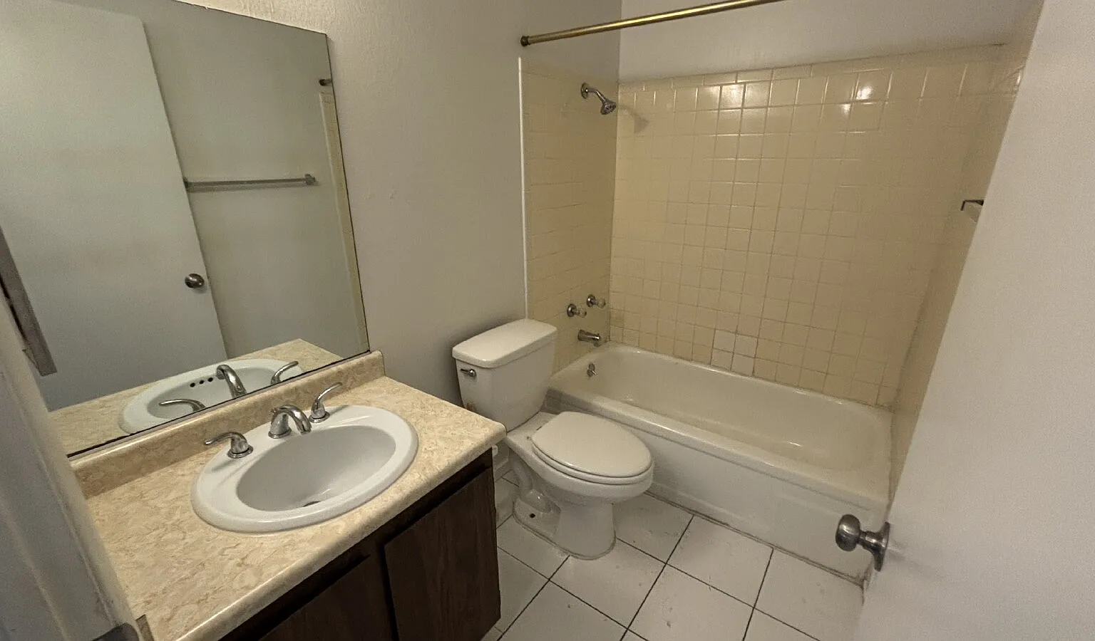 2 bed, 2.0 bath, 922 sqft, $1,120 — Photo 3