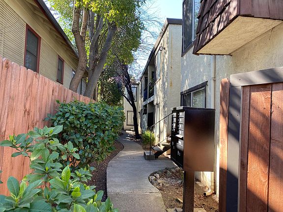 3rd image of 1710 V St APT 10