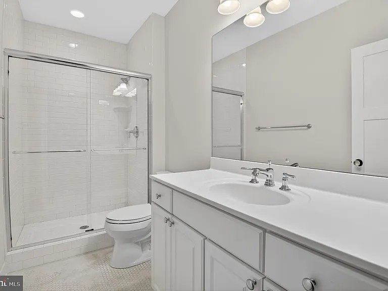 5718 Huntington Pkwy — Photo 73