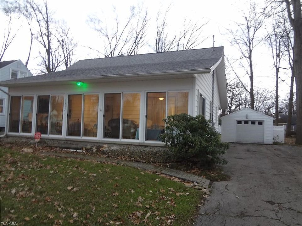 1st image of 1832 Beechwood St NE