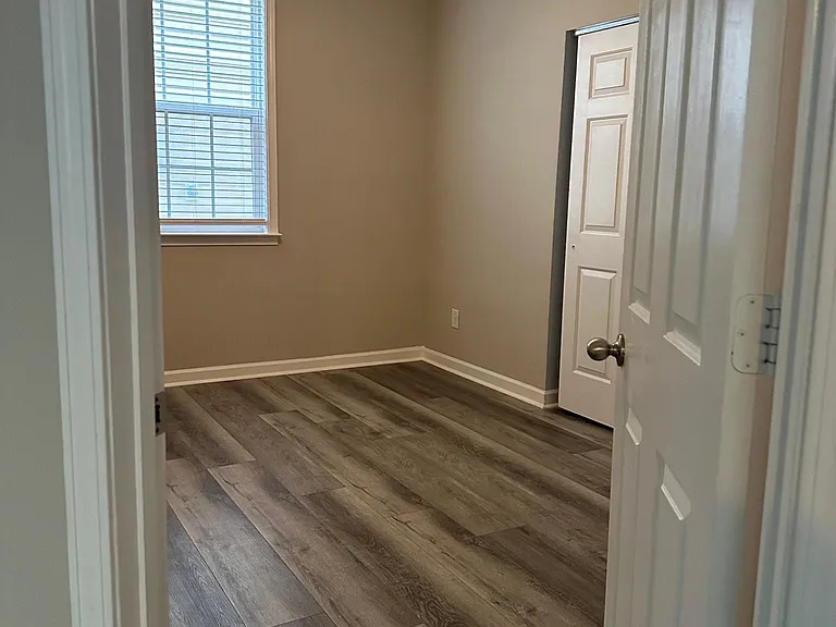 219 Northlands Dr — Photo 8