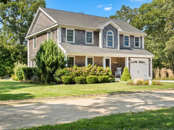 42 8th St N, Edgartown, MA 02539