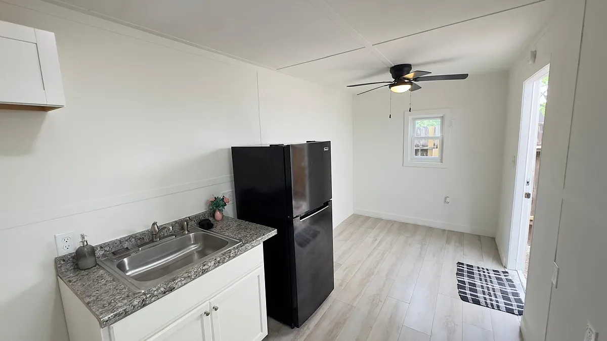 Building Photo - 7403 La Place Dr