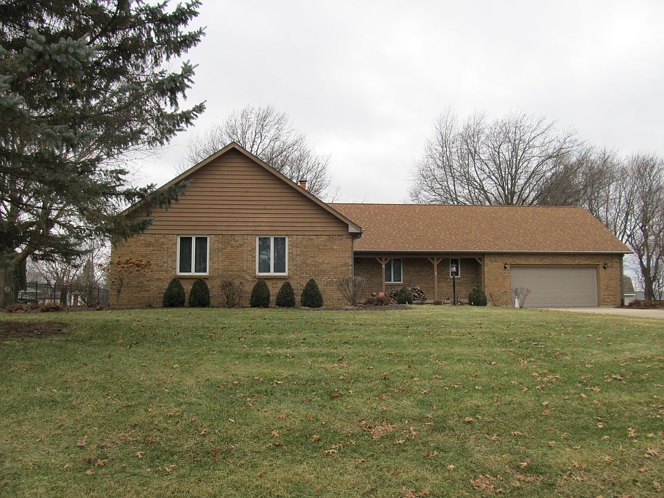 Front of 41 Carriage Hill Dr