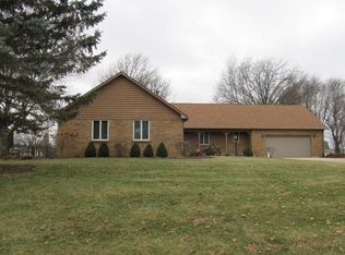 41 Carriage Hill Dr, Sterling, IL 61081