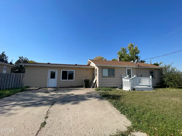 621 5th Ave NE, Hazen, ND 58545