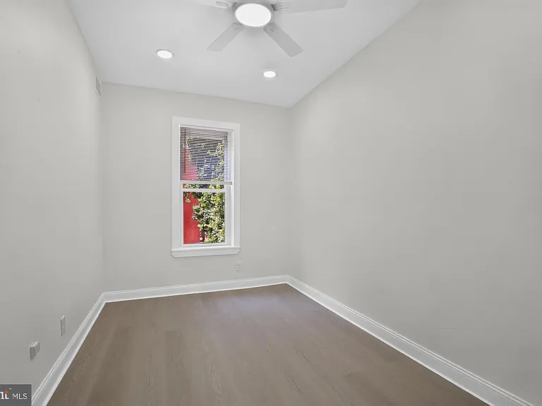 630 N 2nd St #2 — Photo 16