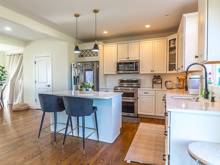 8 Colleen Cir — Photo 2