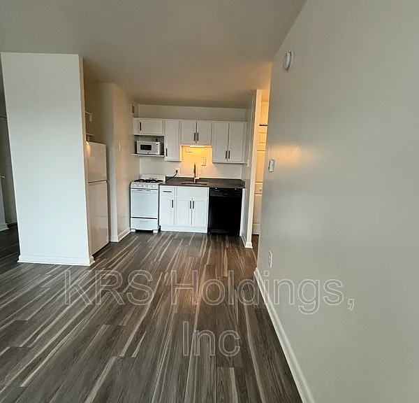 Tower on Franklin - 311 W Franklin St — Photo 19