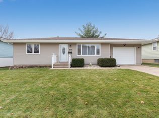 2454 Victoria Dr SW, Cedar Rapids, IA 52404