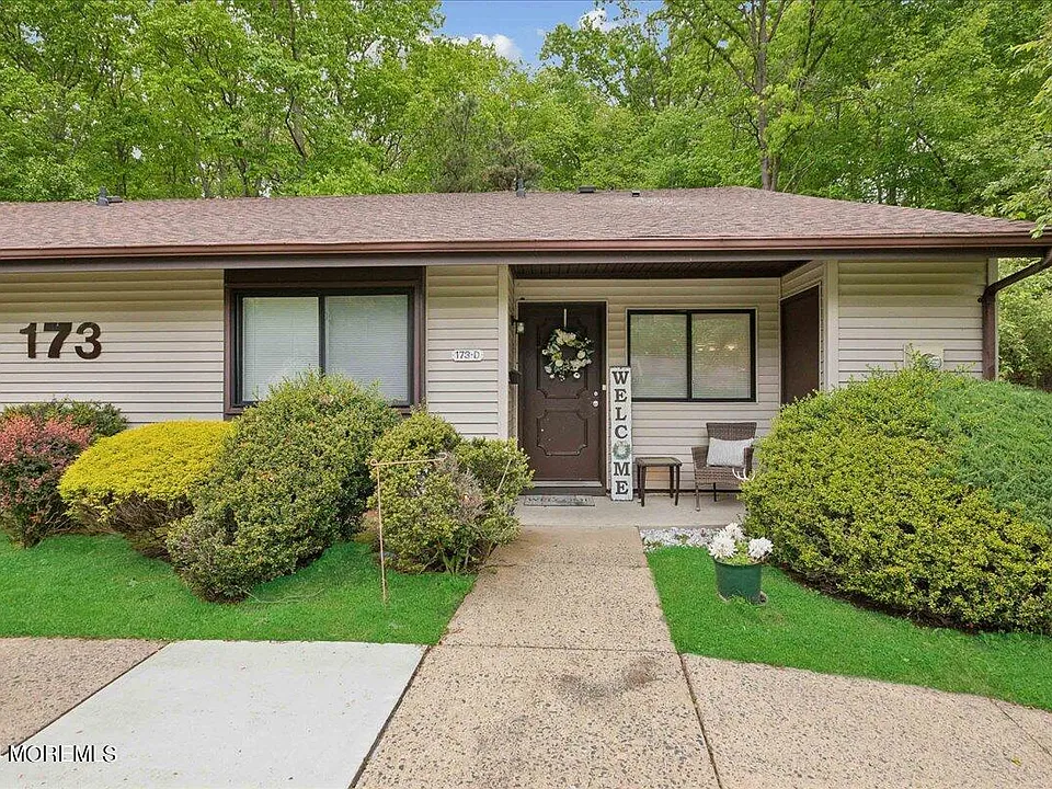 173 Amberly Dr #D