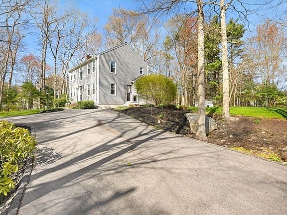 4th image of 748 Locust St