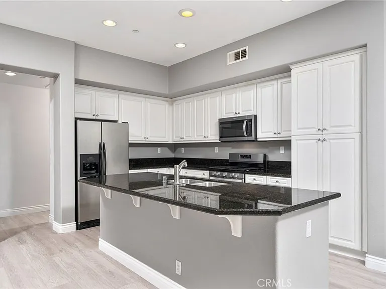 648 W 1st St — Photo 11