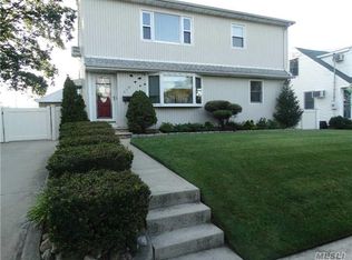 170 Albertson Pl, Mineola, NY 11501