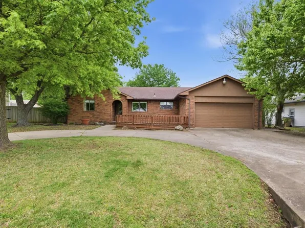602 S Riverview St, Douglass, KS 67039