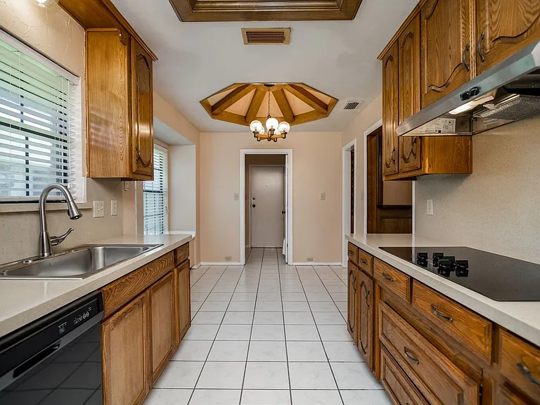 3624 Amanda Cir — Photo 10