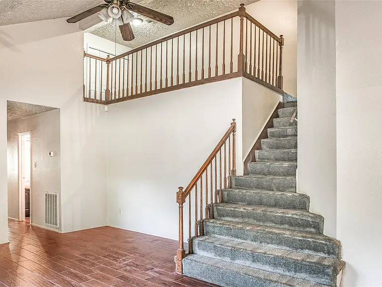 10025 Rosbrook Dr — Photo 4