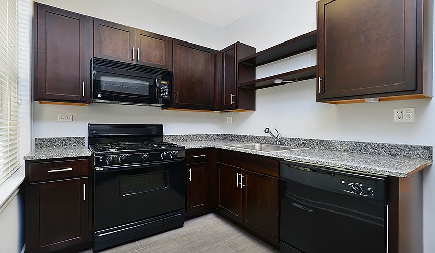 1st image of 429 W Melrose St APT 002W