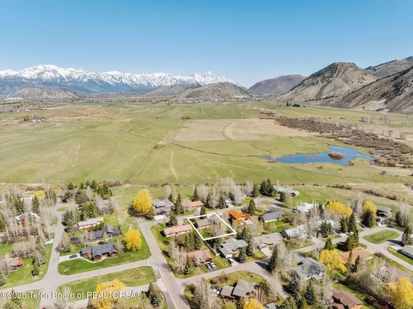 1780 W Pack Saddle Dr, Jackson, WY 83001